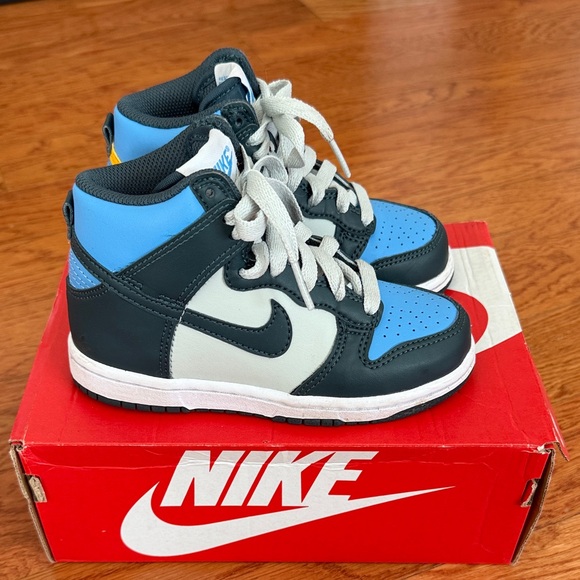 Nike Kids Dunk High-Top Sneakers - Picture 2 of 5